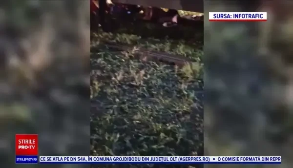 O tânără din București a fost la un pas de moarte după ce a fost lovită de un tramvai. Avea căștile în urechi