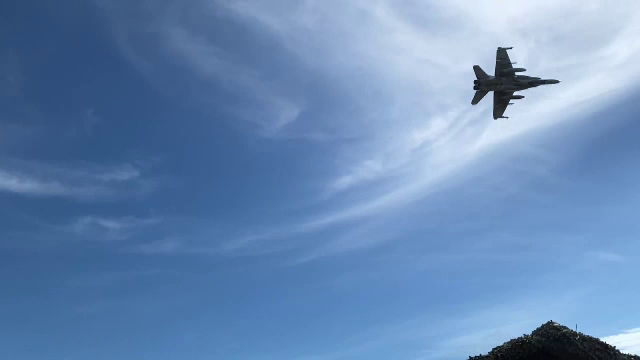 Spectacol în aer. Aparatele de zbor Boeing F18 Hornet, pilotate de militarii canadieni, au efectuat antrenamente la Smârdan