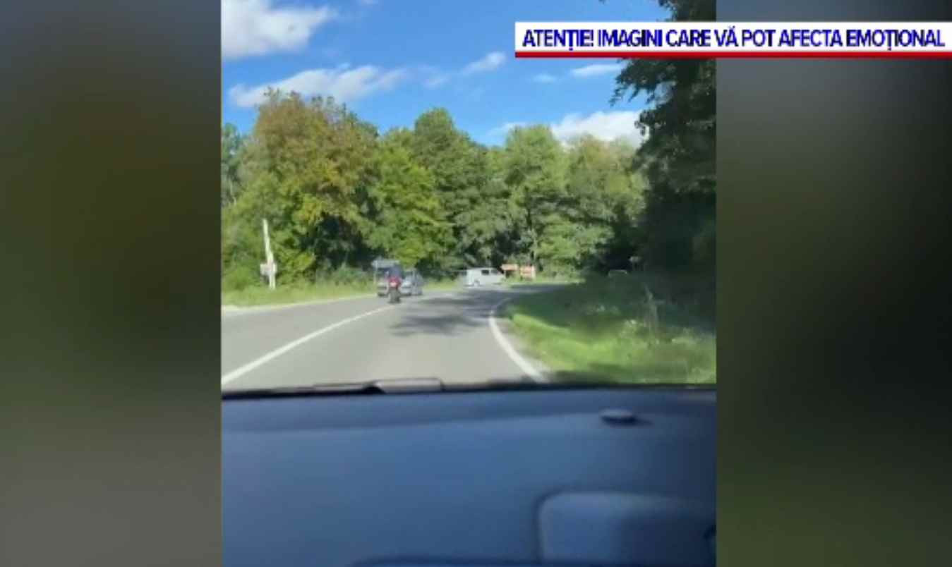 Un motociclist beat s-a izbit de o mașină, în Neamț. Diagnosticul pus de medici