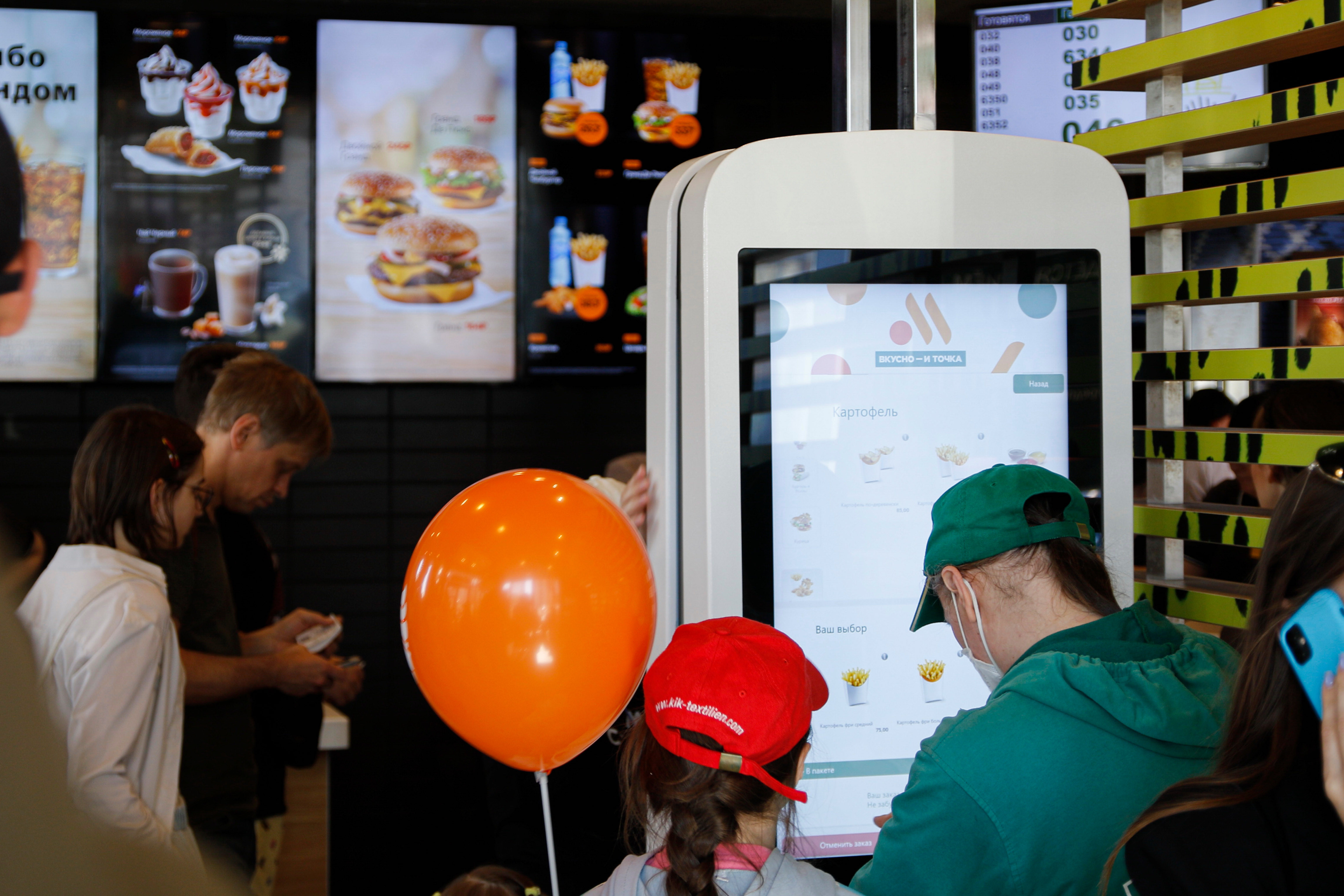 „McDonald's-ul” din Rusia anunță că a rezolvat problema penuriei de cartofi. „Gustos și atât” își redeschide restaurantele