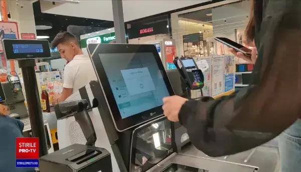 Tot mai mulți comercianți din România sunt pe cale să renunțe la casieri în favoarea caselor self-checkout