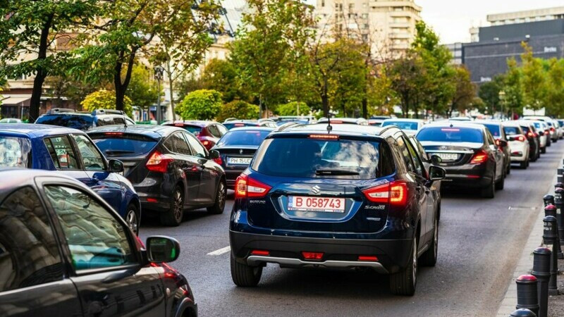 Proiect: Mașinile zgomotoase să nu mai poată circula noaptea în București. Amenzile ar putea ajunge la 5.000 de lei