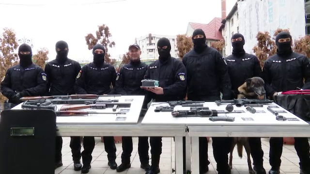 Unul dintre cei mai longevivi „mascați” de la SAS s-a pensionat. Colegii i-au pregătit o surpriză