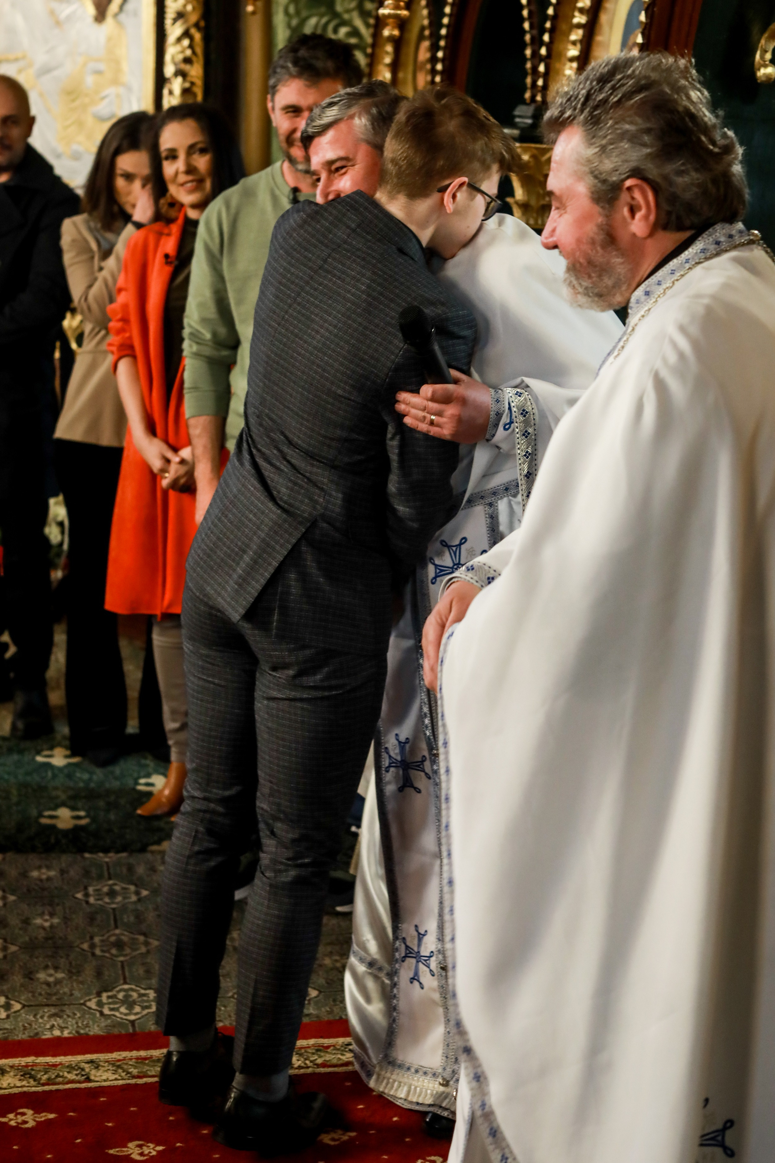 „În ziua în care l-am îngropat pe bunicul meu, a murit mama”. Povestea tragică a unui adolescent, la Visuri la Cheie