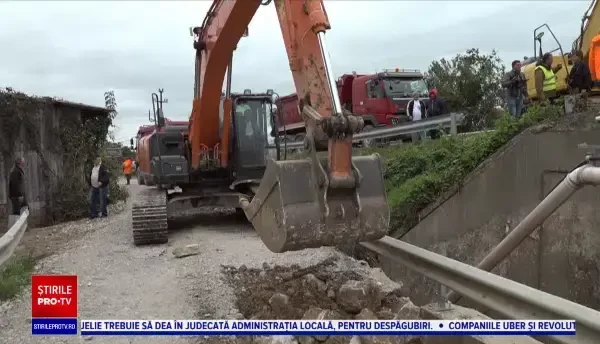 Coșmarul zilnic al unor oameni nevoiți să ocolească chiar și 50 de km din cauza unui pod avariat