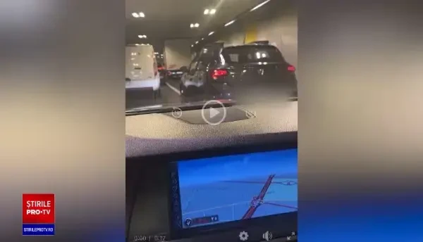 Încă un camion a rămas blocat în Pasajul Unirii: Traficul rutier a fost blocat