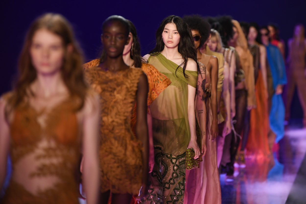 Cea mai diversă săptămână a modei a început la Milano. Vor fi peste 60 de prezentări