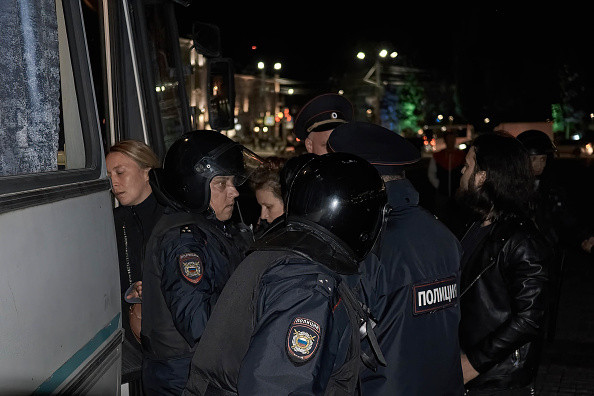 Cum reușesc dezertorii-refugiați să scape din calea mobilizării „forțate” a lui Putin. Merg zeci de kilometri pe trotinete