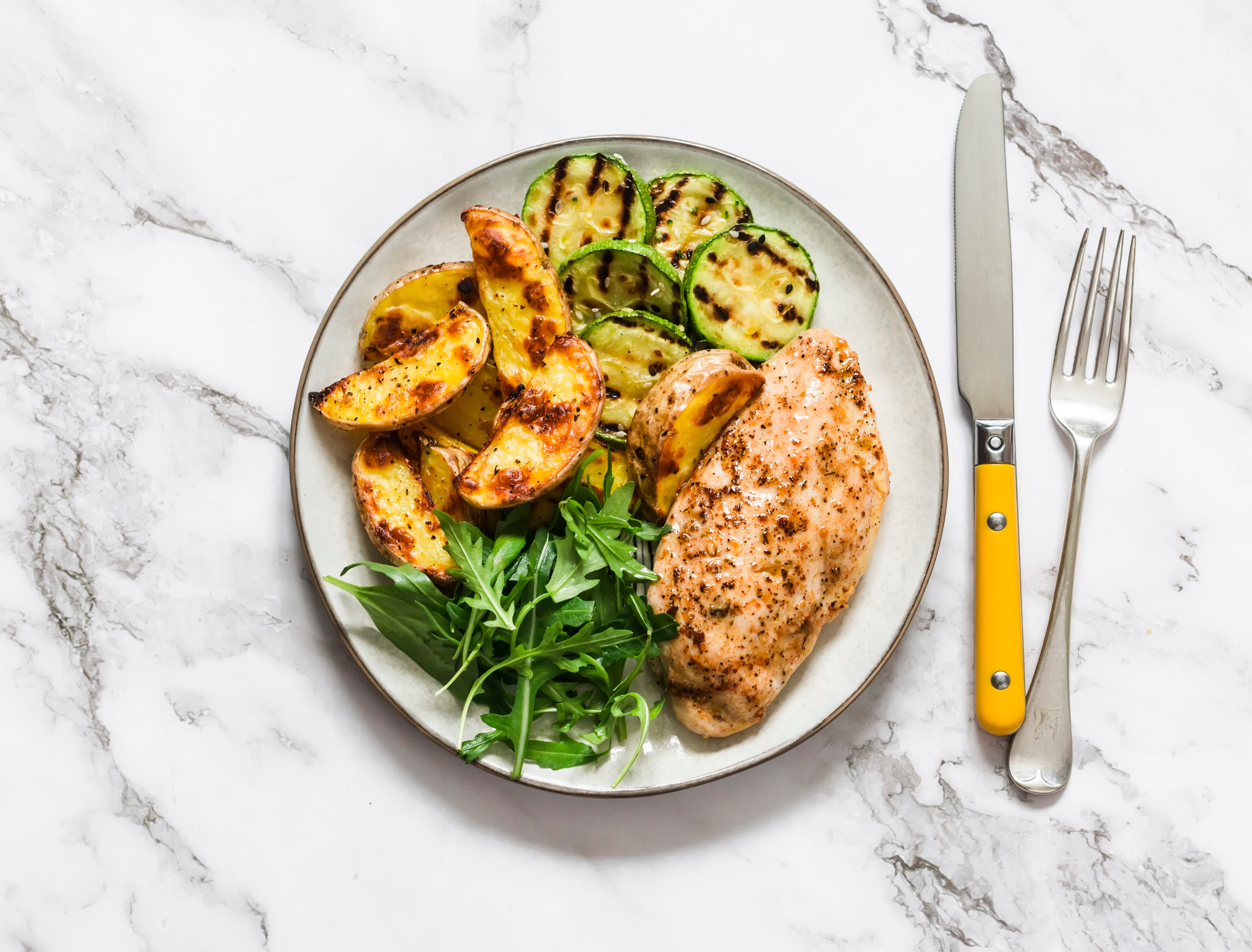 Cum arată farfuria ideală și farfuria pentru slăbit. Explicațiile medicului nutriționist Mihaela Bilic