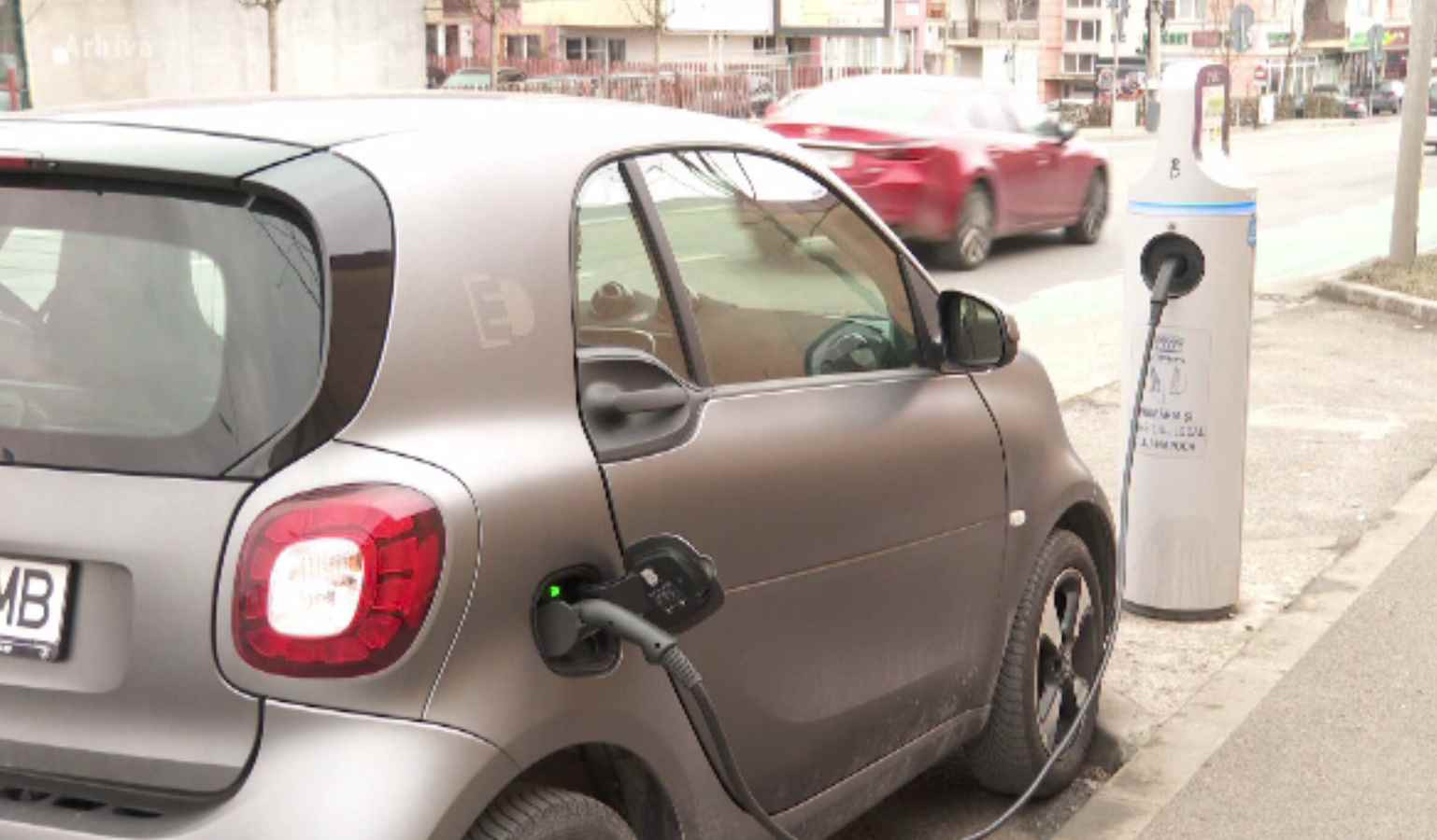 Mașina electrică a devenit mai scumpă în exploatare, din cauza crizei. Proprietar: „Nu este pentru oricine”