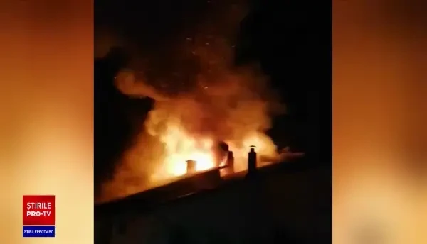 Un copil de 7 ani din Reghin a murit, iar fratele lui de 3 ani este în comă la spital după ce casa în care locuiau a luat foc