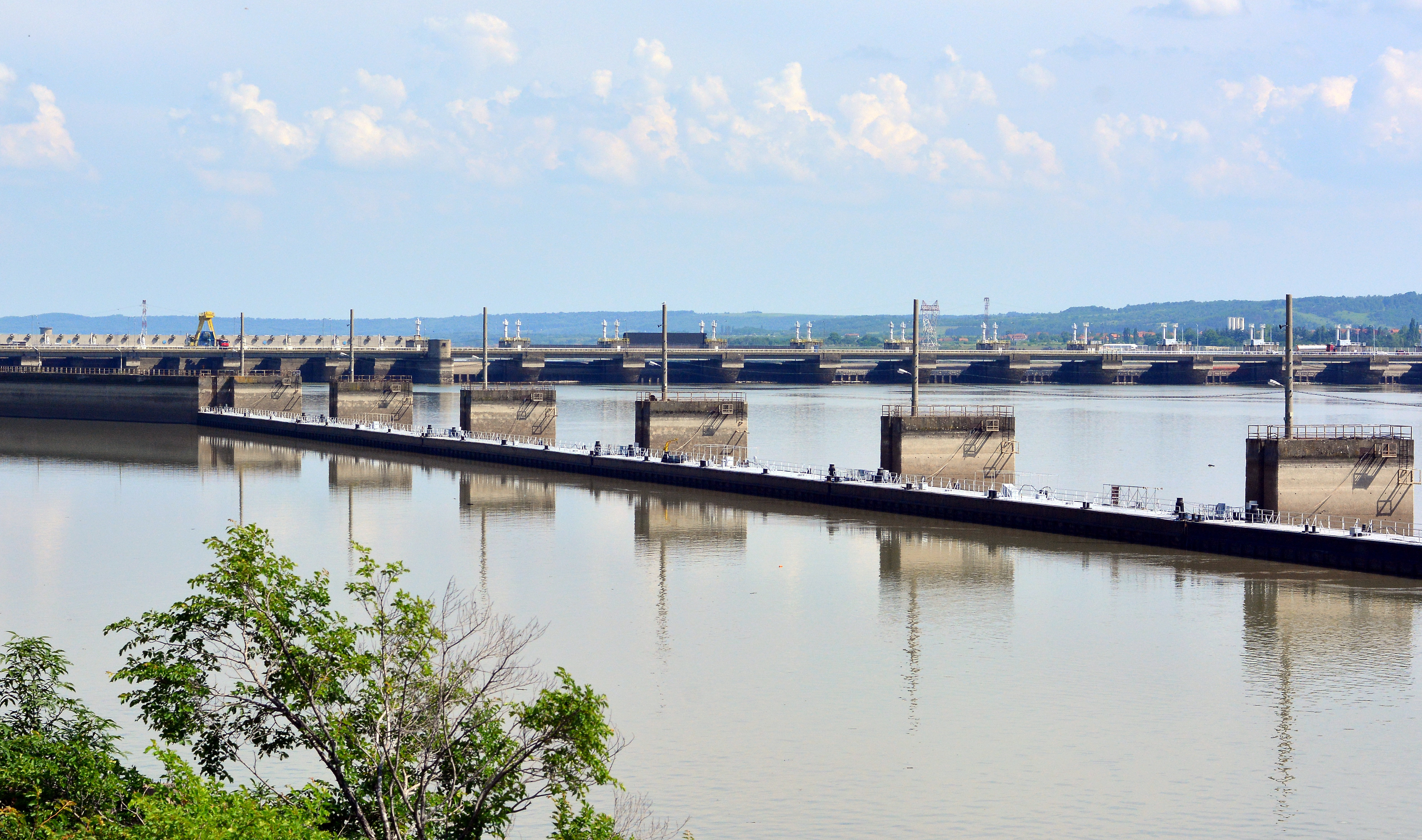 Un bărbat s-a electrocutat la Hidrocentrala Porțile de Fier I. A fost dus de urgență la spital