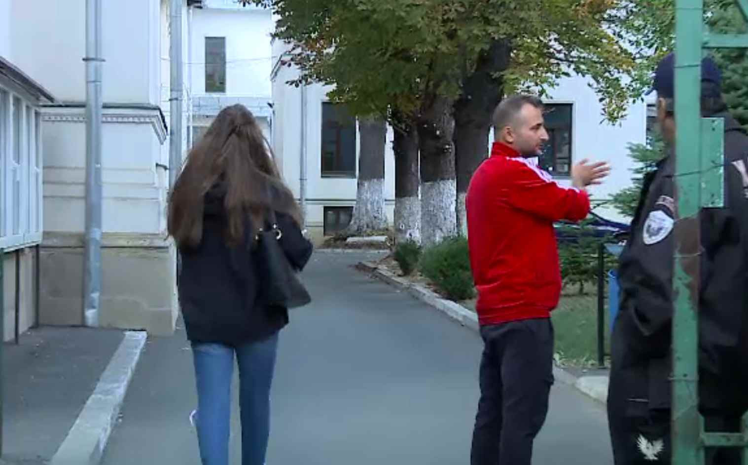 Elevele intoxicate cu substanțe interzise de la Școala Centrală au declanșat reacții la Guvern. Drogurile, vândute în școală