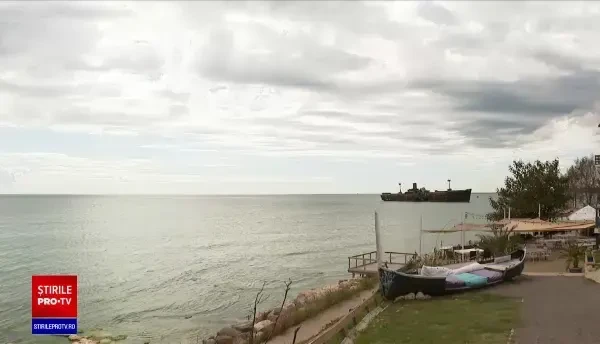 Panourile fotovoltaice merg cel mai bine în tandem cu turbinele eoliene. Doar așa se poate obține independență energetică