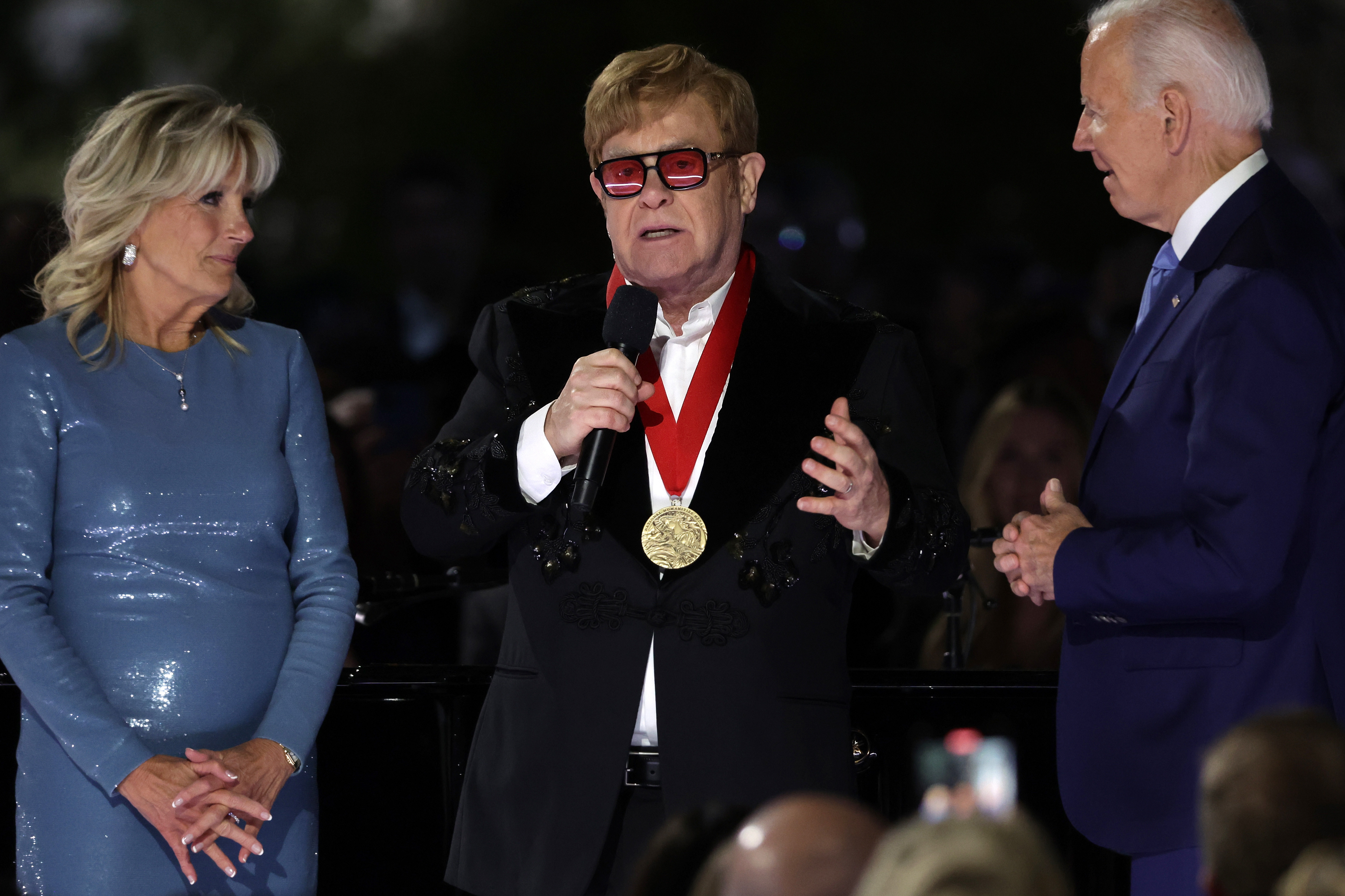 Președintele Joe Biden, emoționat de performanța lui Elton John, înaintea unui recital susținut la Casa Albă