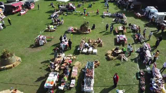 Zi perfectă de toamnă pentru turiștii care au optat pentru a lua masa în aer liber. Cu ce i-au așteptat producătorii