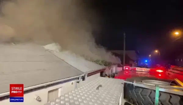Incendiu în sectorul 5. Patru case au fost cuprinse de flăcări