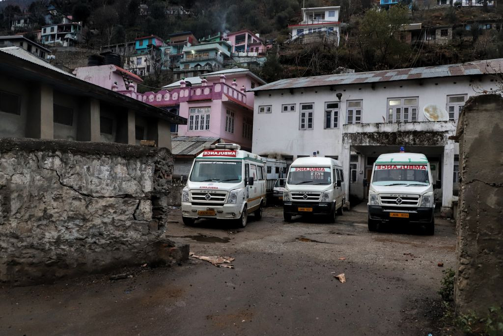 O familie a trăit în casă cu un cadavru mumificat timp de 18 luni, refuzând să creadă că este mort. Chiar îl spăla frecvent