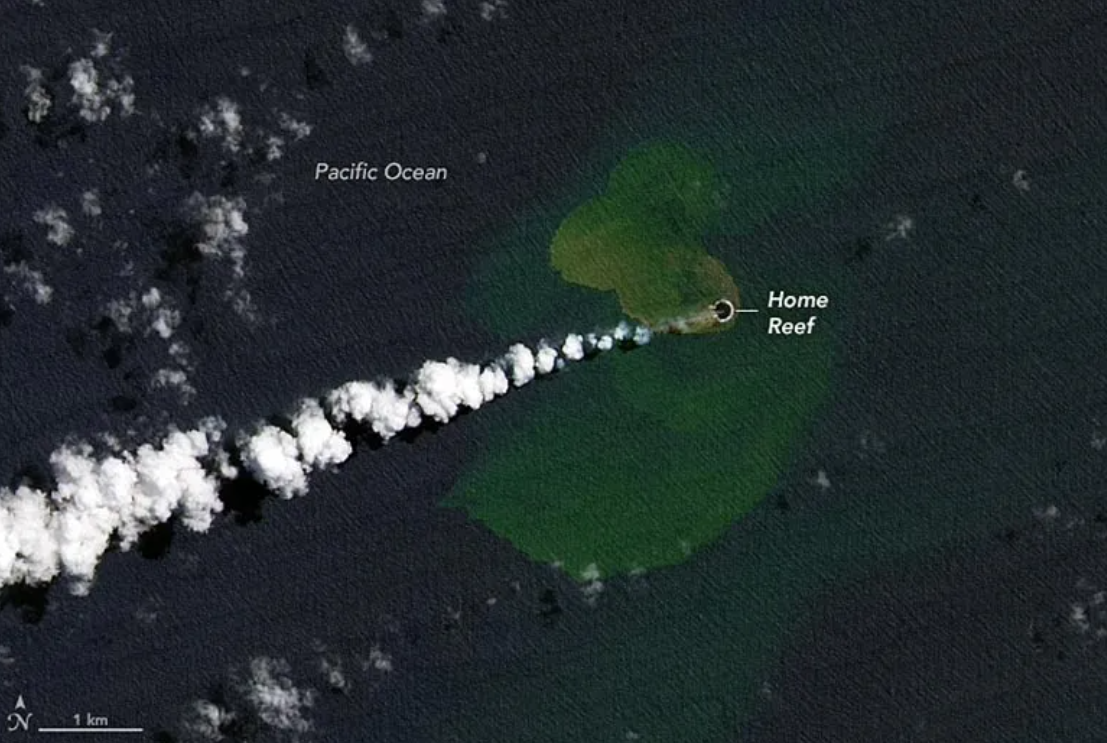 O nouă insulă s-a format în Oceanul Pacific, după ce un vulcan a erupt