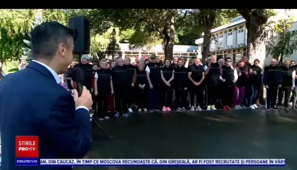 Zeci de bunici au participat la crosul toameni. Primii care au ajuns la linia de finish au fost 3 bărbaţi