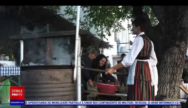 Tone de fructe au umplut ceaunele în Mureș. Care este secretul pentru un magiun reușit