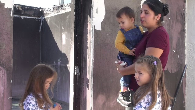 Șase persoane au rămas pe drumuri, în prag de iarnă, după ce casa lor a fost cuprinsă de flăcări. Care a fost cauza