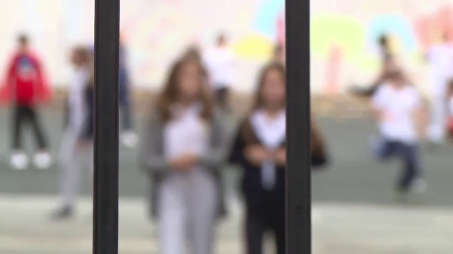 Scenă revoltătoare într-o școală din Sălaj. Un profesor de sport este anchetat după ce le-a arătat zona genitală unor eleve