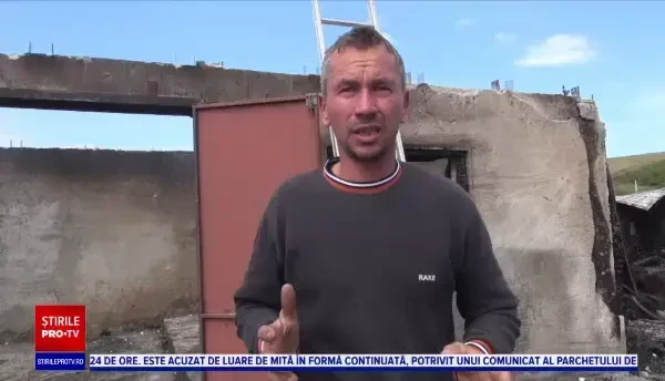 Șase persoane au rămas pe drumuri, în prag de iarnă, după ce casa lor a fost cuprinsă de flăcări. Care a fost cauza