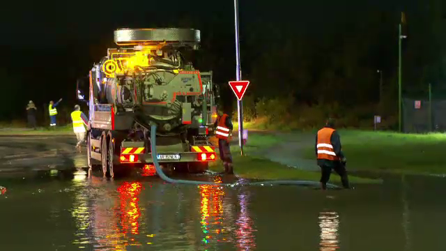 Ploi abundente în Marea Britanie: Sute de persoane se confruntă cu inundații și întreruperi de curent