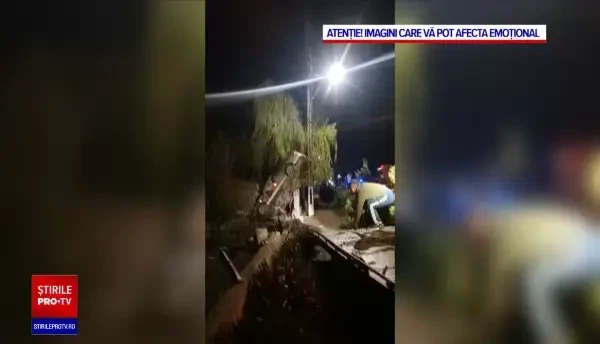 Cum s-a produs accidentul în urma căruia un tânăr a fost străpuns de o bârnă de lemn, gonind cu 122 km/h