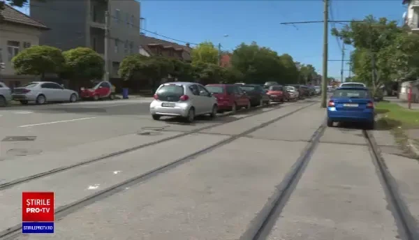 Un covor pe care erau prinse 3.000 de monede de 50 de bani a fost furat la Timișoara. Opera de artă a fost expusă pe stradă