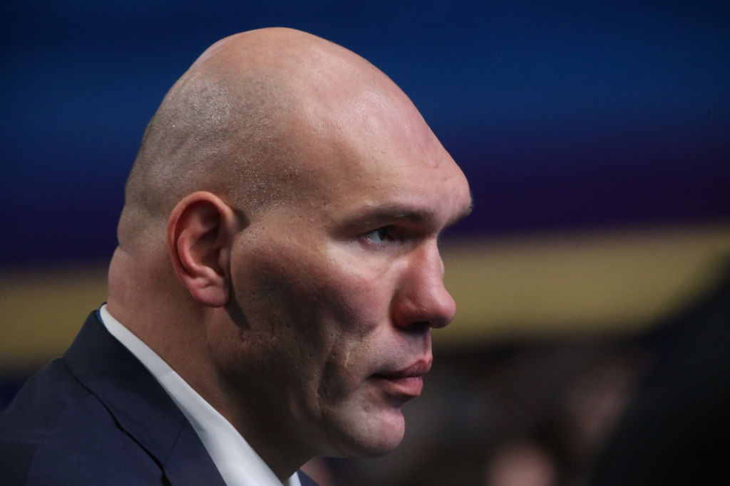Legendarul Nikolai Valuev, fost boxer profesionist, a fost citat să lupte în Ucraina