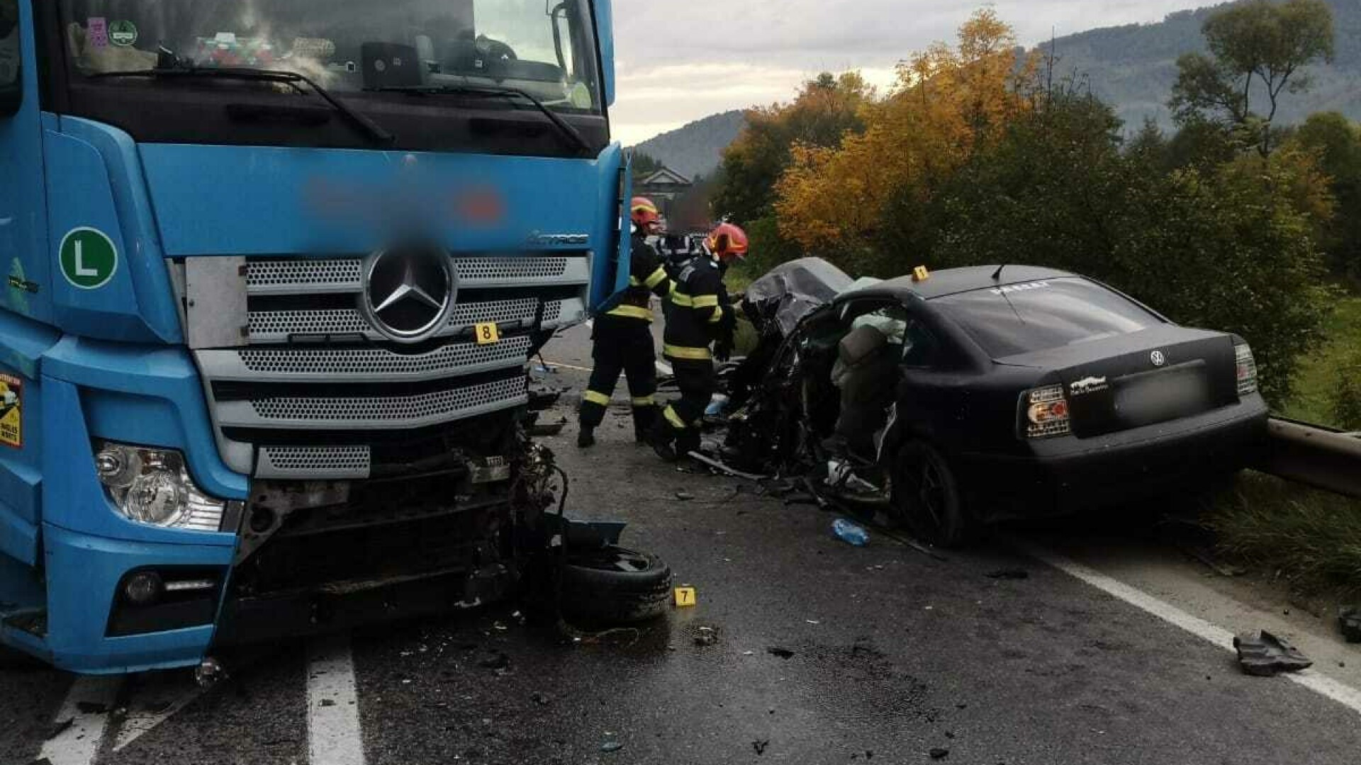 Accident între un TIR și o mașină, în Câmpulung Moldovenesc. Unul dintre șoferi a murit FOTO