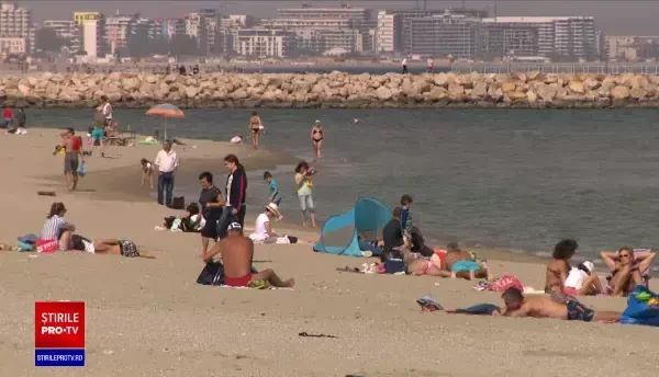 Turiștii s-au bucurat de o zi caldă de toamnă pe litoralul românesc. Ofertele pentru sezonul următor, pregătite de hotelieri