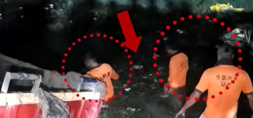 Zeci de morți și răniți după ce o remorcă s-a răsturnat în lac, în India. Supraviețuitorii, transportați de urgență la spital