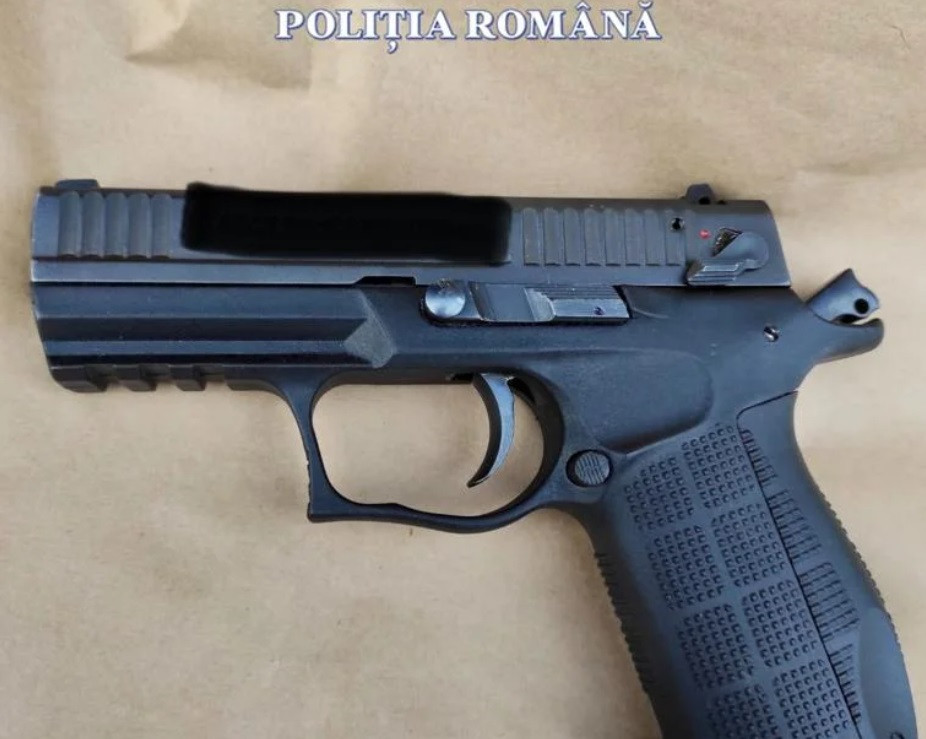 pistol politia romana