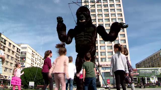 Sute de artiști din mai multe țări s-au strâns la Festivalul Internațional de Teatru pentru Publicul Tânăr din Iași