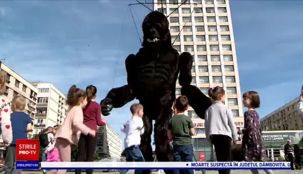 Sute de artiști din mai multe țări s-au strâns la Festivalul Internațional de Teatru pentru Publicul Tânăr din Iași