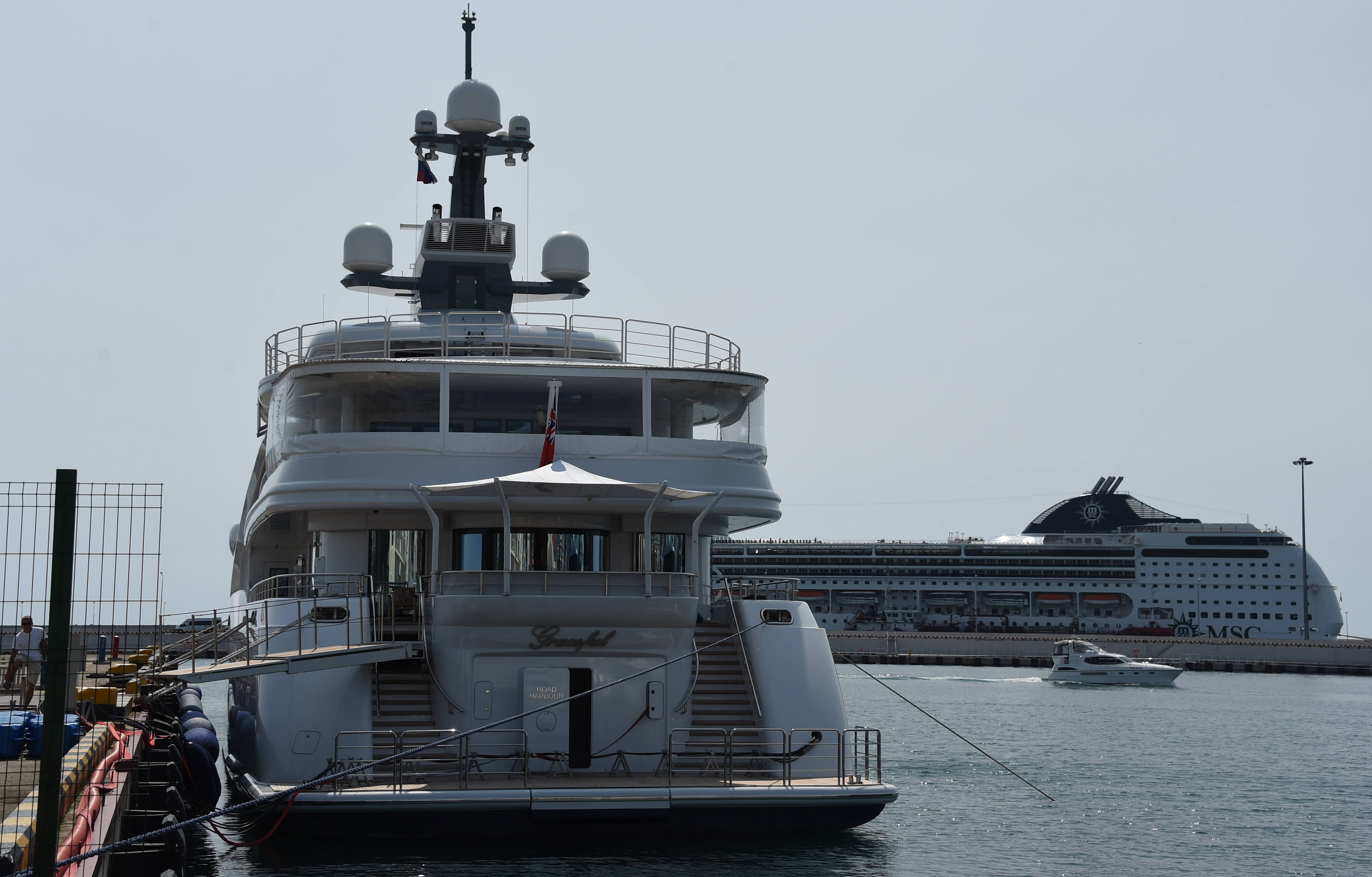 Iahtul Graceful al lui Putin a fost zărit în largul coastei Estoniei şi în prezent se numeşte „Balena Ucigaşă” (Kosatka)