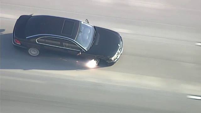 Urmărire cum nu vezi nici în filme. Hoții au fugit de poliție cu o mașină căreia îi lipsea o roată. VIDEO