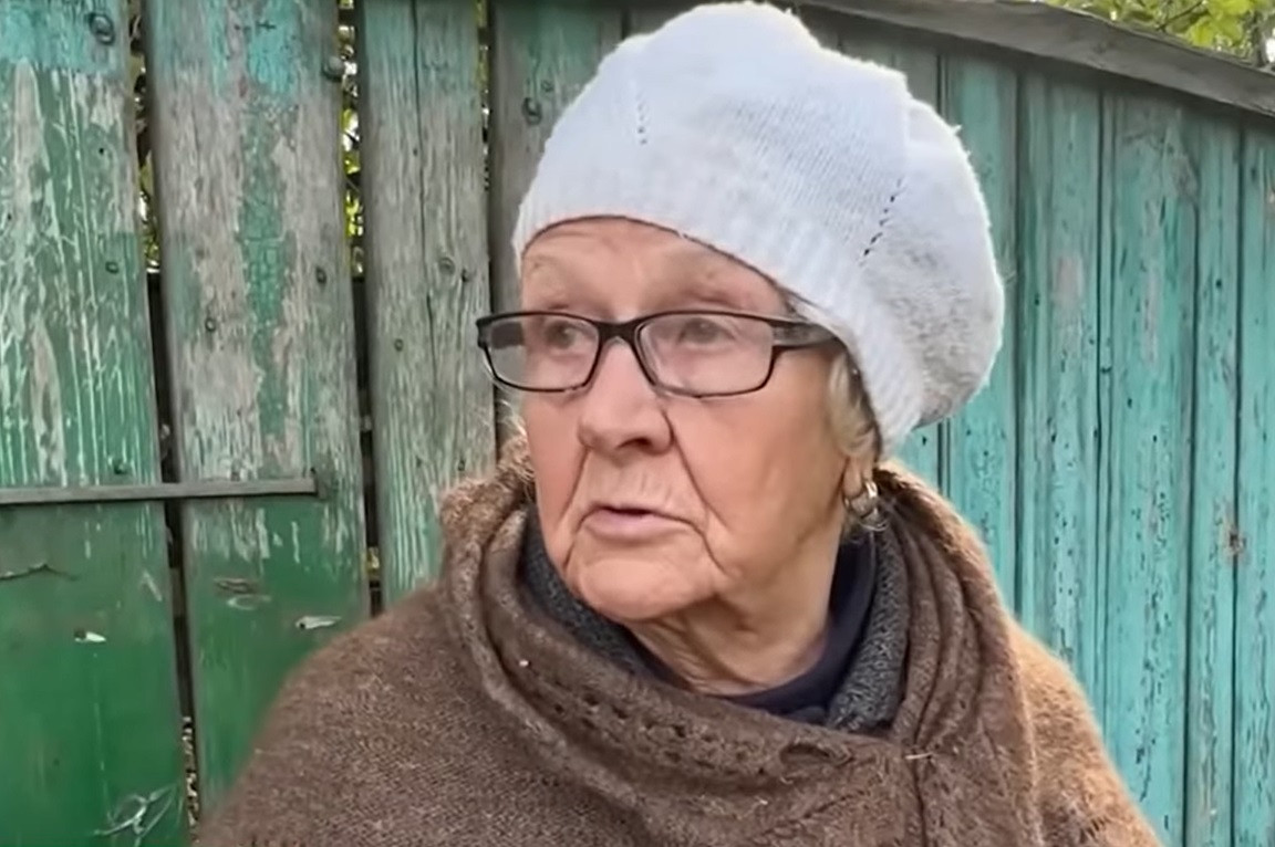 O ucraineancă a dezvăluit întrebarea pe care o pun mereu soldații ruși în localitățile pe care le invadează. VIDEO