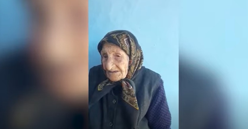 O bătrână din Vaslui s-a prefăcut că moare ca să sperie un hoț. Panicat, individul i-a pus o lumânare în mână și a fugit