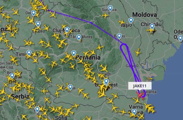 JAKE11, cel mai urmărit avion din lume aparține NATO și zboară în cerc deasupra României. Destinația este secretizată