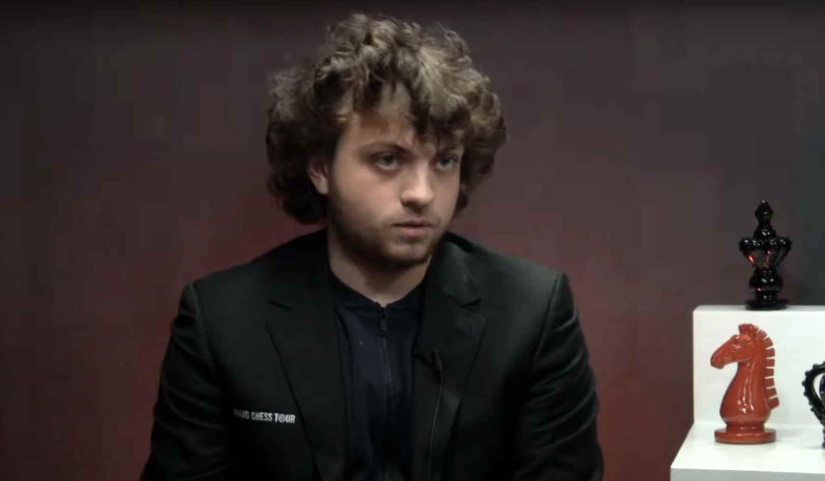 Marele maestru de șah Hans Niemann, acuzat că ar fi trișat în peste 100 de partide. Un campion mondial a lansat acuzațiile