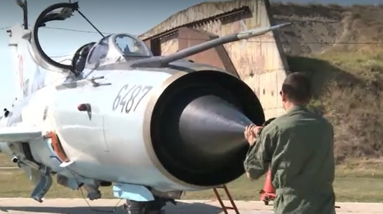 Compania JetFly, bănuită că ar fi livrat Armatei Române kerosen neconform. Procurorii DIICOT investighează cazul