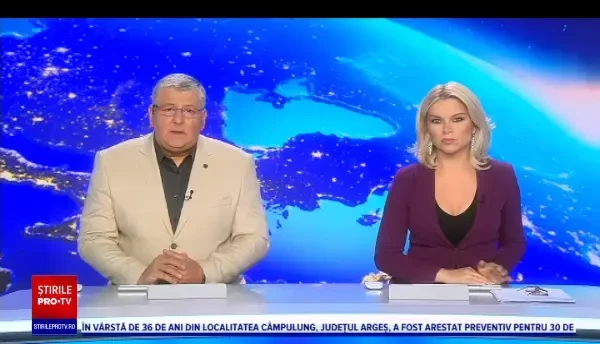 Două mașini au ars într-o parcare din Târgoviște. Nu se știe de la ce a pornit focul