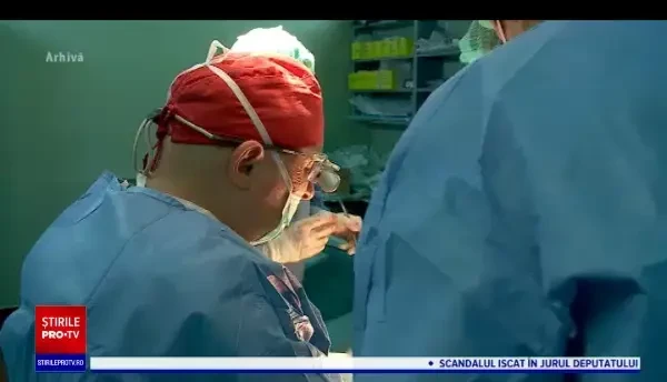 După o operație de 10 ore, medicii au reușit să-i replanteze unui bărbat mâna dreaptă, amputată la muncă