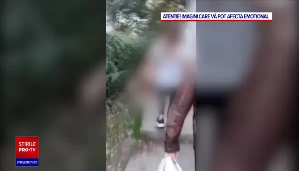 O femeie a amenințat că își aruncă fetița înfășurată într-un cearșaf în fața mașinilor. Motivul este halucinant