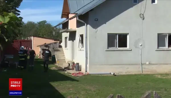 Trei copii au ajuns la spital cu arsuri, după ce le-a explodat casa, în Dâmbovița. Fata cea mare a aprins un arzător