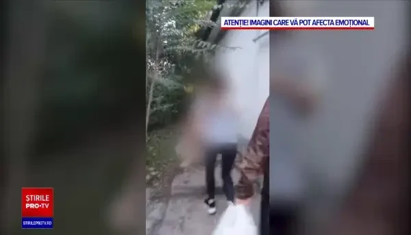 Apar mărturii șocante în cazul femeii care amenințat că își aruncă fetița în fața mașinilor. „Mama are o cruce la ea”